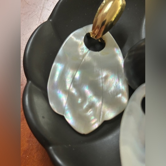 Gorgeous White Abalone Shell Earrings Gold Excellent - Picture 7 of 14